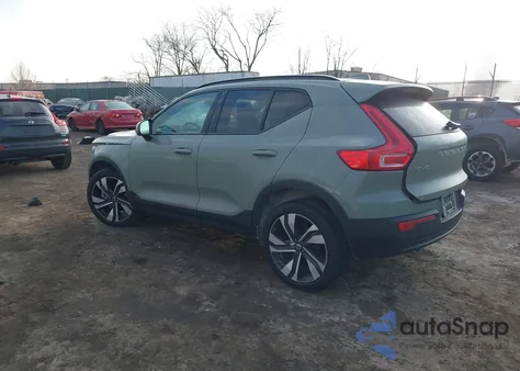 2024 Volvo Xc40 B5 Plus Dark Theme z USA, uszkodzony, nr VIN YV4L12UL2R2261624